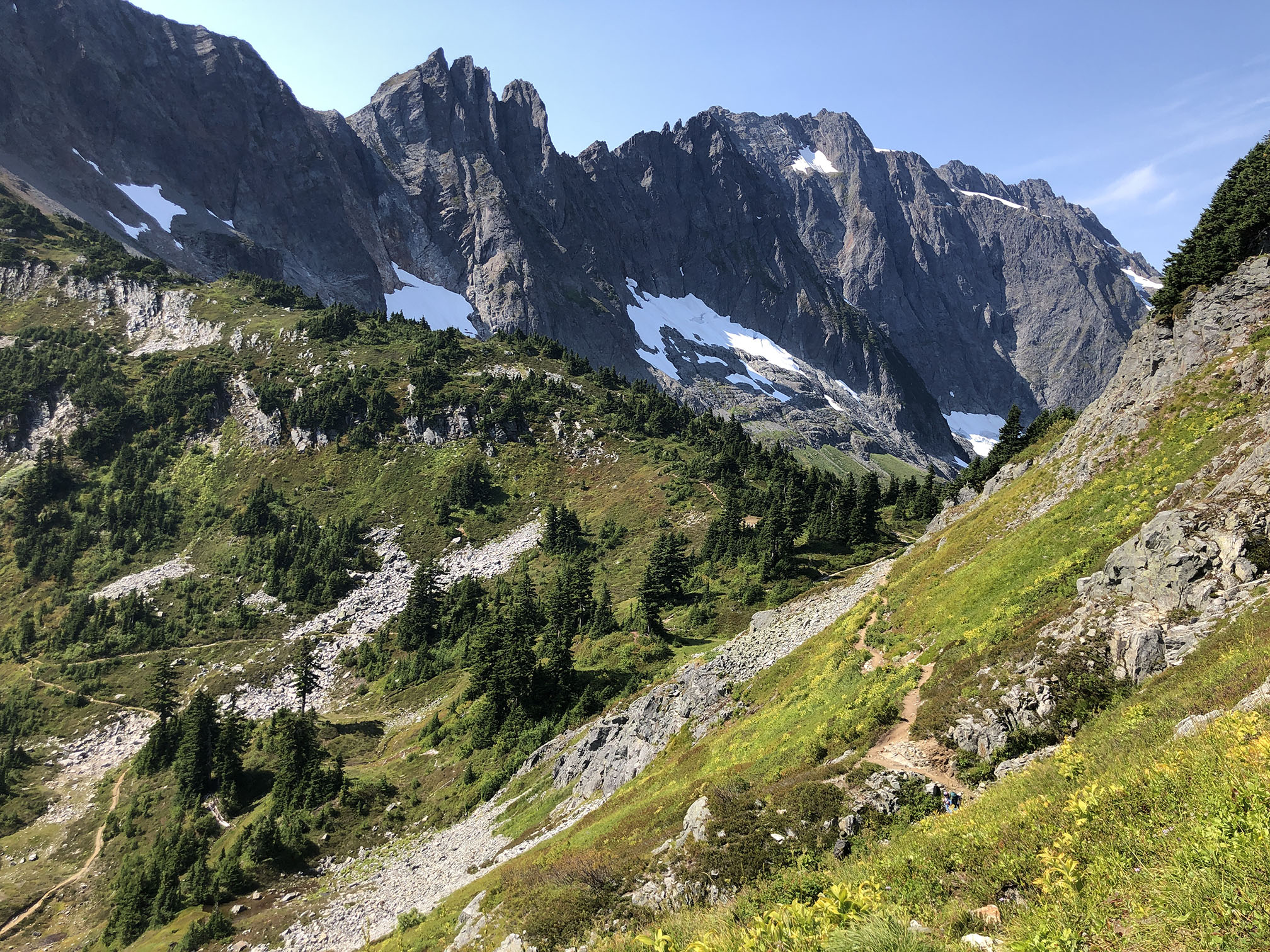 Beautiful hike in the Northern Cascades, good for backpacking