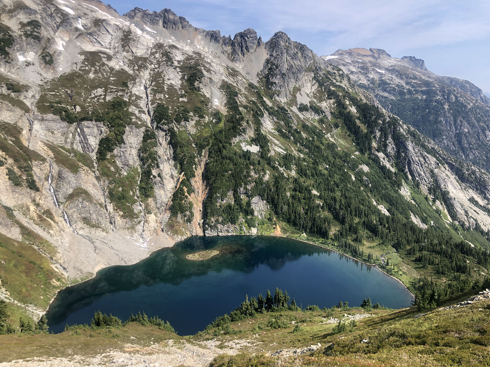 Beautiful lake views and lots of wildlife on the Cascade Pass to Sahale Arm in Northern Cascades